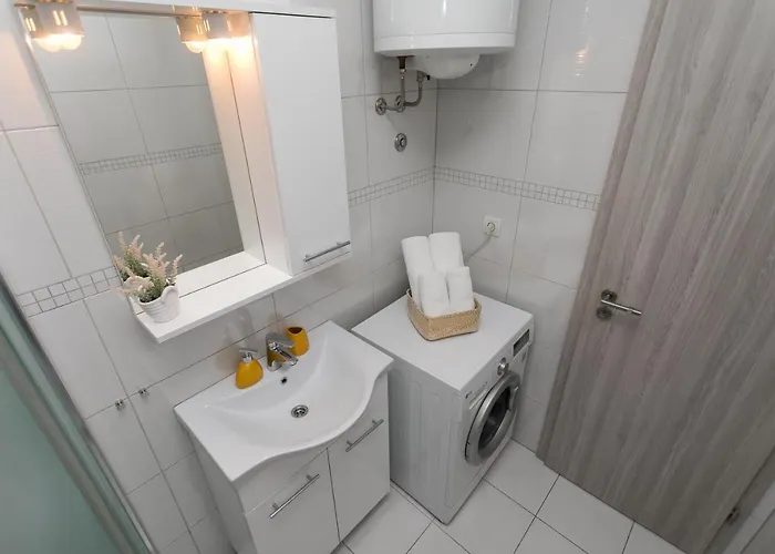 Apartment Bloom Split